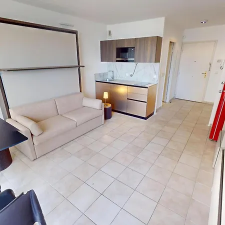 Renove Avec Balcon Et Garage En Plein Coeur De - Fr-1-196-375 Apartment