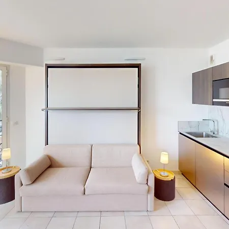 Apartament Renove Avec Balcon Et Garage En Plein Coeur De - Fr-1-196-375 *