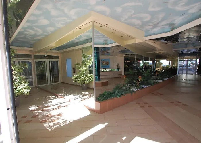 Renove Avec Balcon Et Garage En Plein Coeur De - Fr-1-196-375 Menton