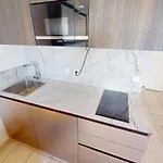 Renove Avec Balcon Et Garage En Plein Coeur De - Fr-1-196-375 * Menton