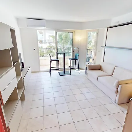 Apartment Renove Avec Balcon Et Garage En Plein Coeur De - Fr-1-196-375