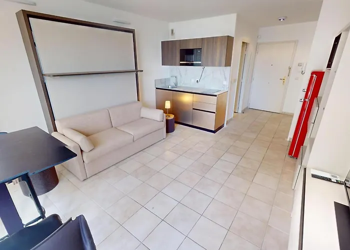 Renove Avec Balcon Et Garage En Plein Coeur De - Fr-1-196-375 Daire